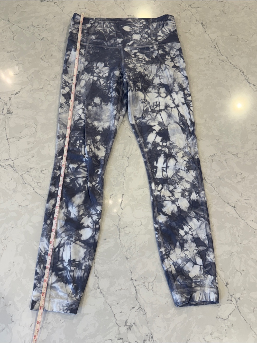 Tie-Dye High-Waist Leggings in Navy and White